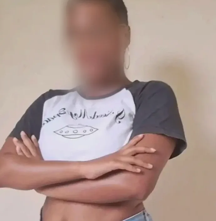 Elli, 27