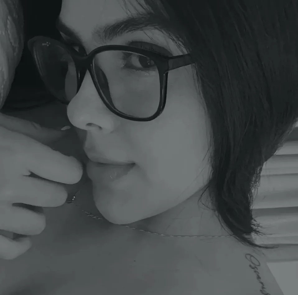 Emmi, 23