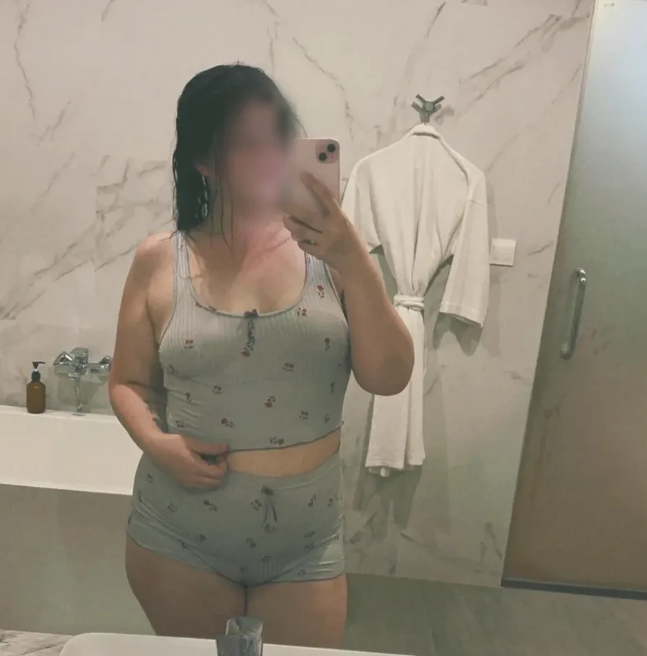 Nathalie, 27