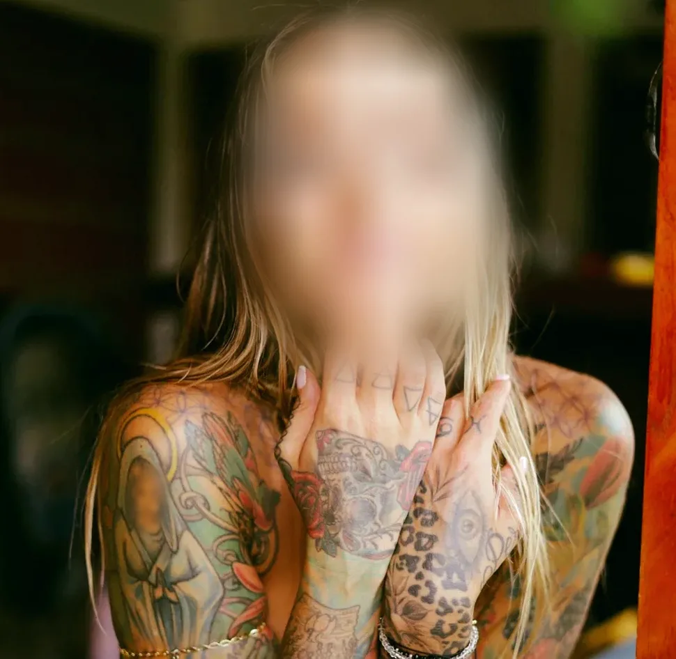 Nina, 36