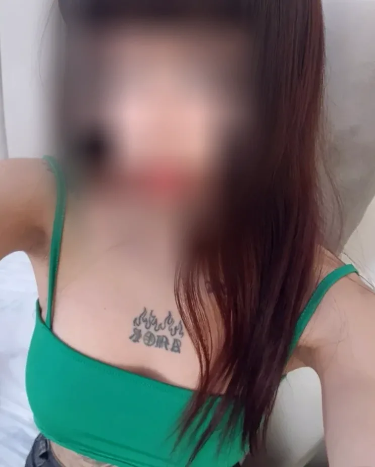 Sofia, 32